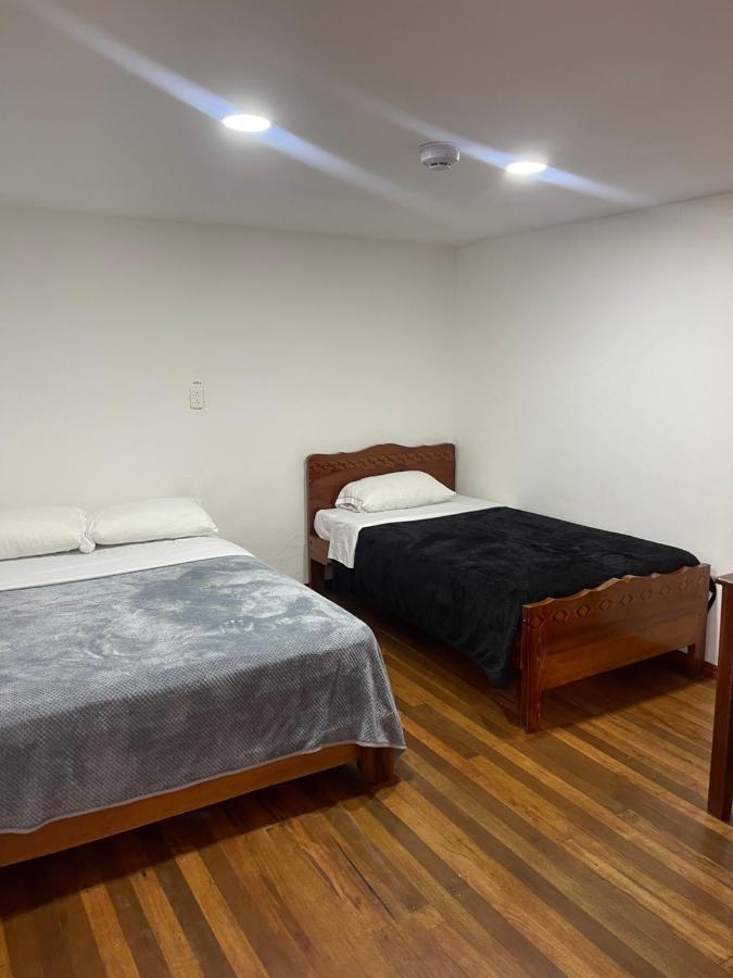 El Jardin Escondido Party Hostel Баньос Экстерьер фото