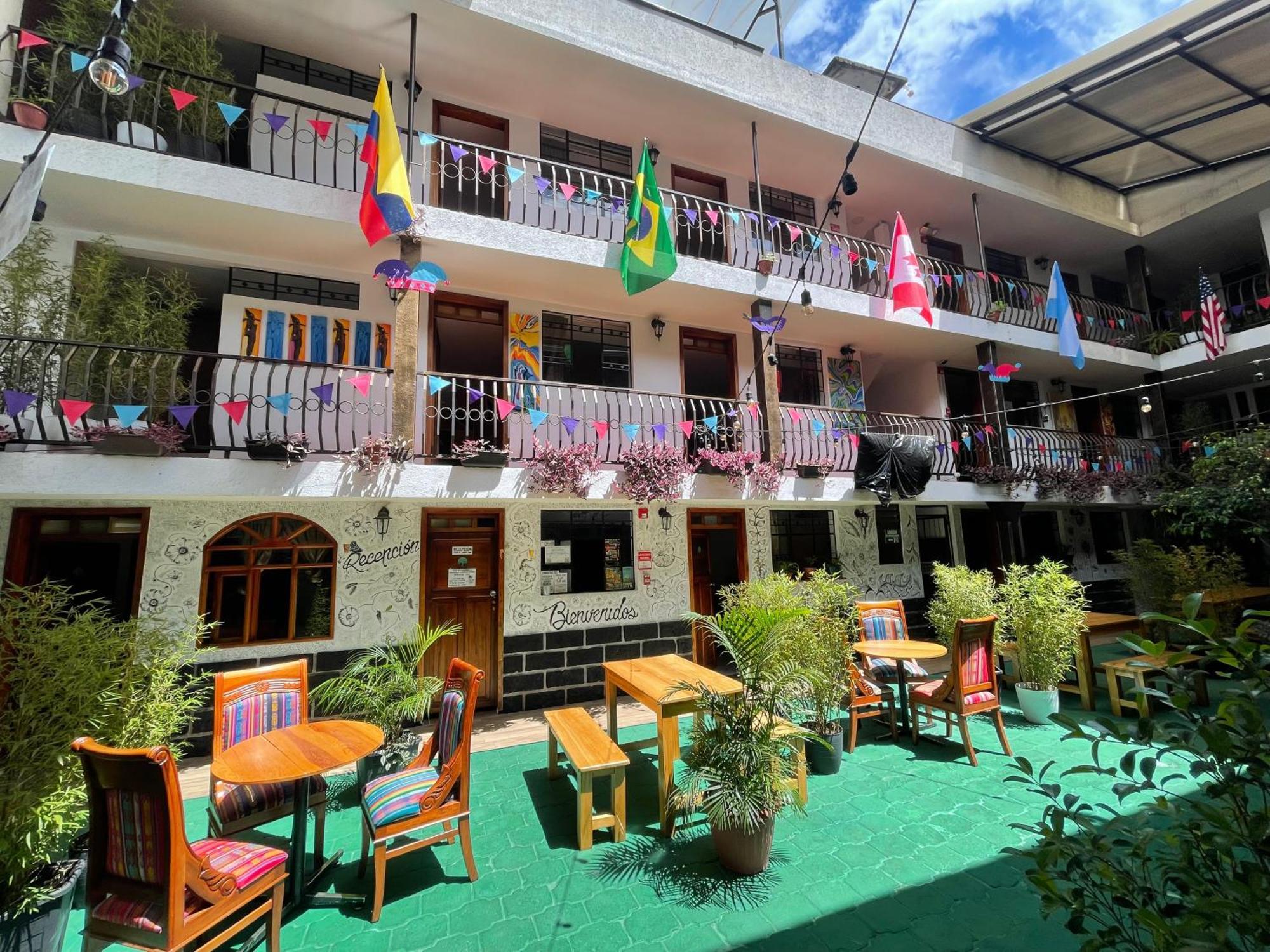 El Jardin Escondido Party Hostel Баньос Экстерьер фото