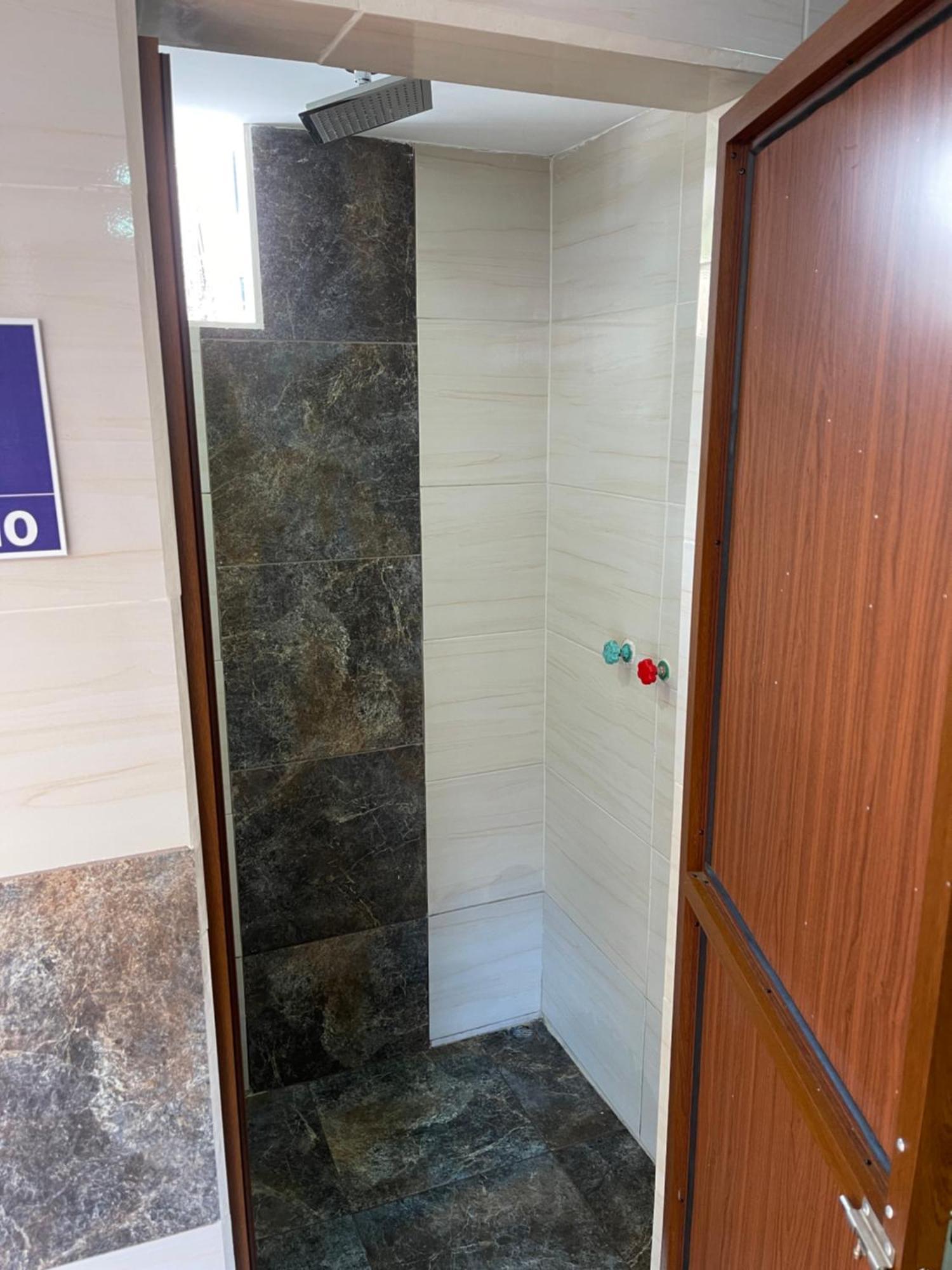 El Jardin Escondido Party Hostel Баньос Экстерьер фото
