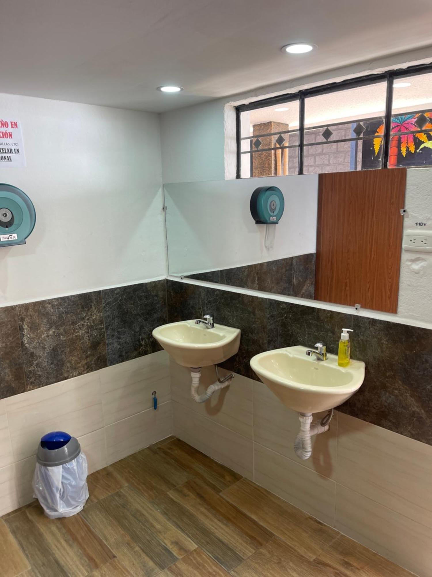 El Jardin Escondido Party Hostel Баньос Экстерьер фото