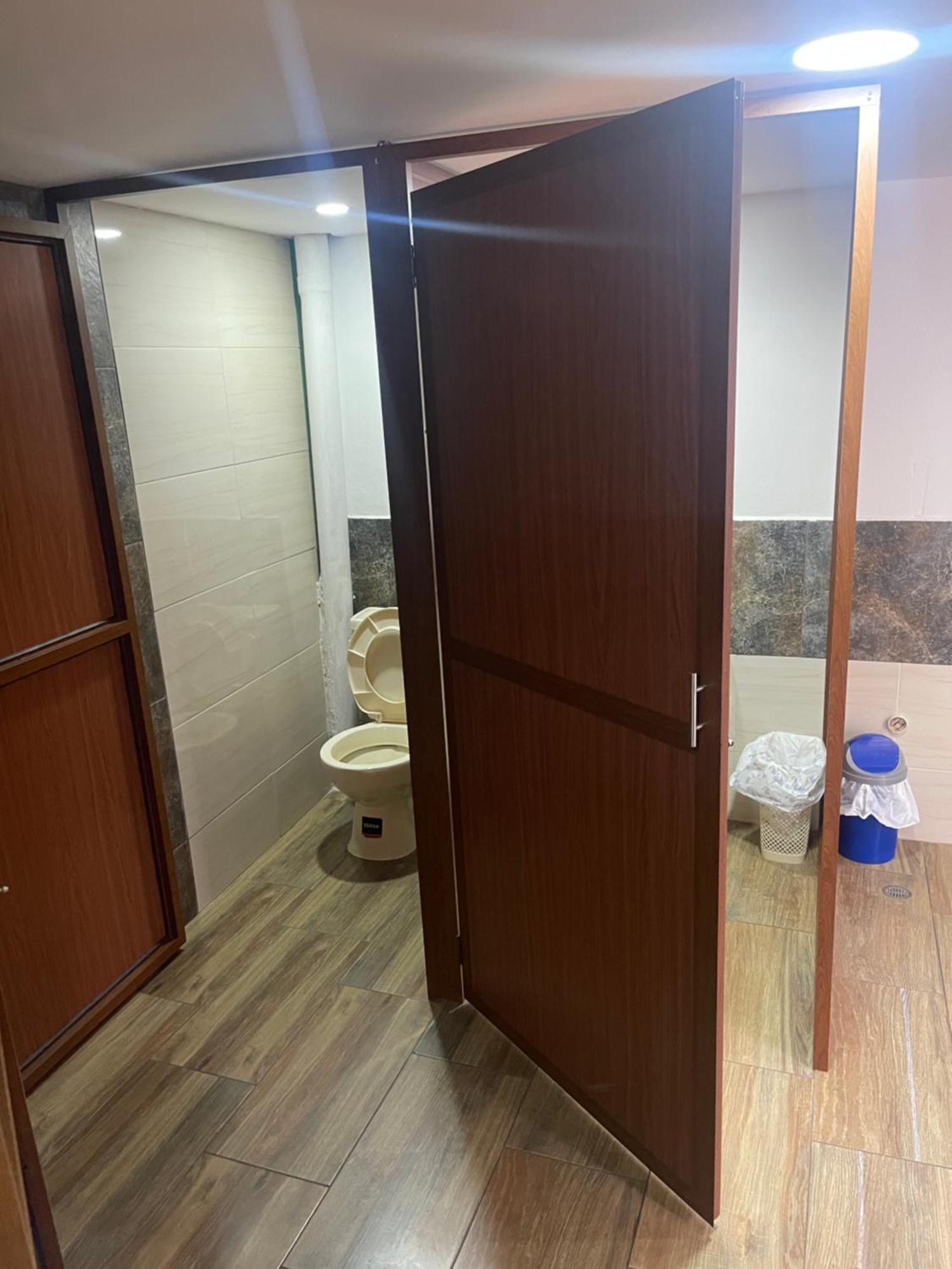 El Jardin Escondido Party Hostel Баньос Экстерьер фото