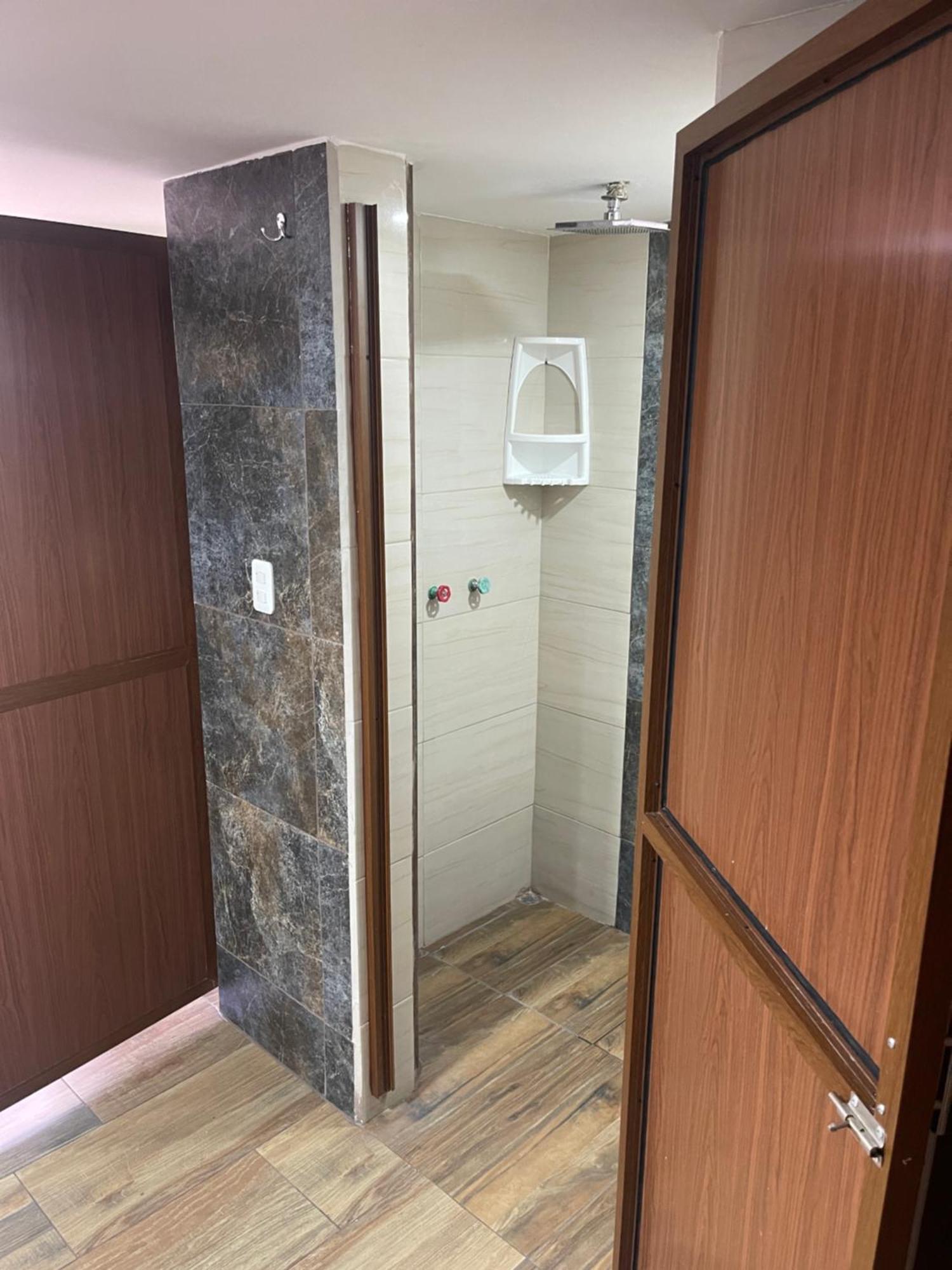 El Jardin Escondido Party Hostel Баньос Экстерьер фото